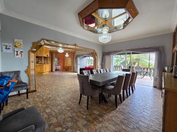 8 Bedroom House For Sale in Bassonia