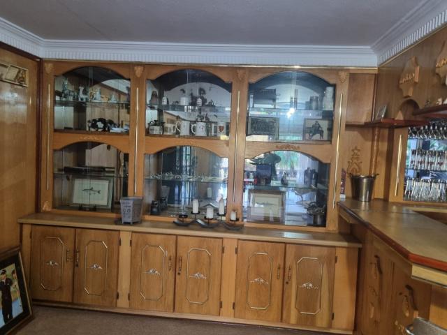 8 Bedroom House For Sale in Bassonia
