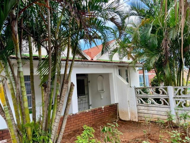 8 Bedroom House For Sale in Glenwood