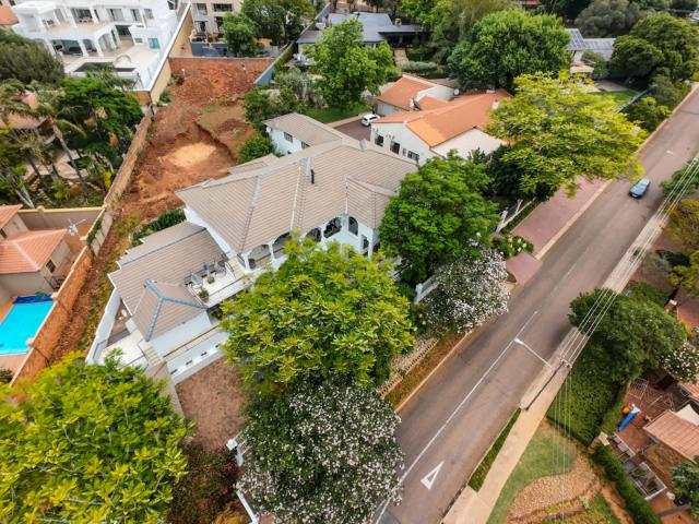 8 Bedroom House For Sale in Groenkloof