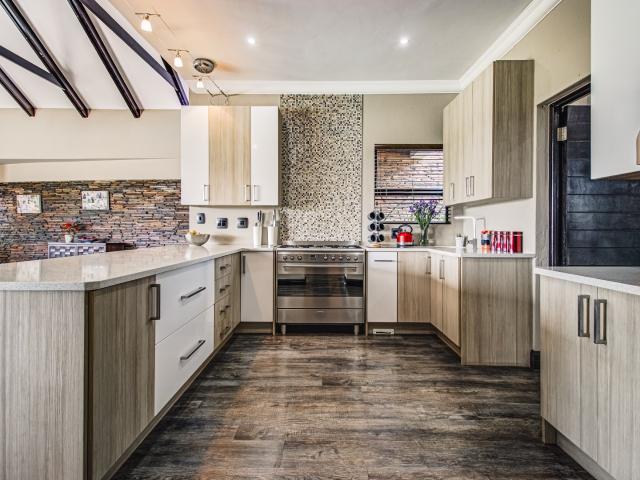 8 Bedroom House For Sale in Dunblane Lifestyle & Equestrian Estate
