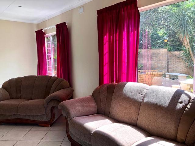 8 Bedroom House For Sale in Elysium