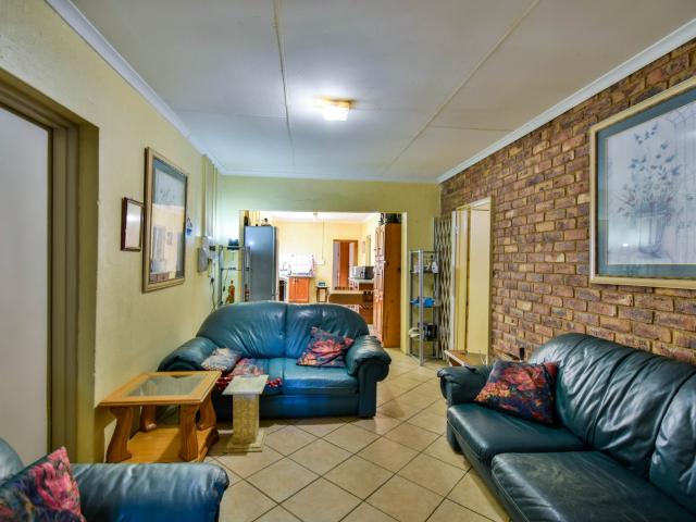 8 Bedroom House For Sale in Eldorette