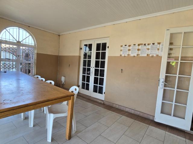 8 Bedroom House For Sale in Essenwood