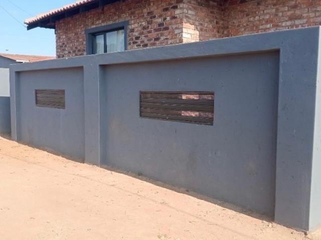 8 Bedroom House For Sale in Katlehong South