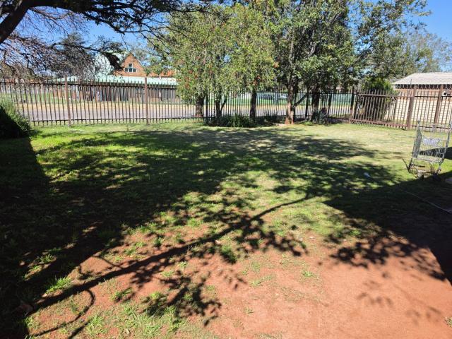 8 Bedroom House For Sale in Kempton Park Ext 1
