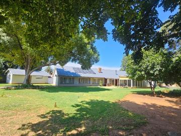 8 Bedroom House For Sale in Irene Park
