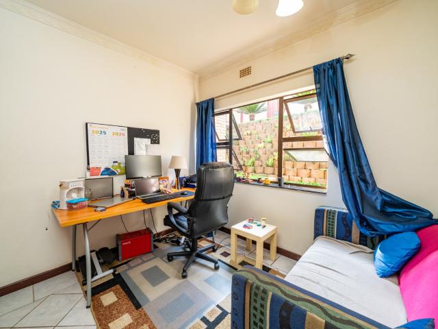 8 Bedroom House For Sale in Observatory