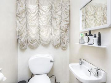 8 Bedroom House For Sale in Lyndhurst