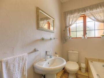 8 Bedroom House For Sale in Lynnwood Glen