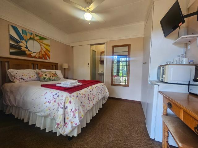 8 Bedroom House For Sale in Montrose