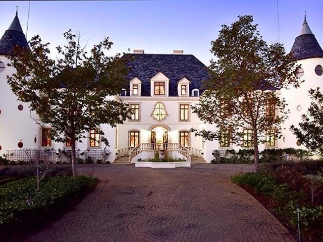8 Bedroom House For Sale in Mooikloof Equestrian Estate