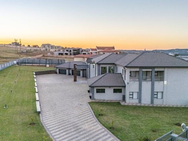 8 Bedroom House For Sale in Mooikloof