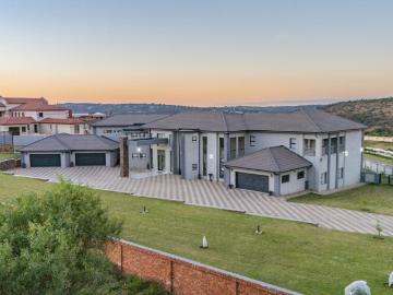 8 Bedroom House For Sale in Mooikloof