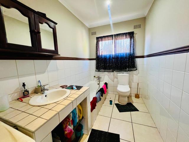 8 Bedroom House For Sale in Merebank East
