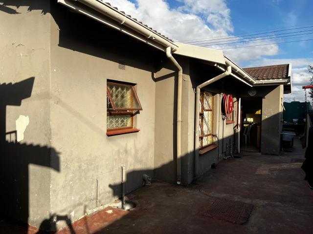 8 Bedroom House For Sale in Mthatha