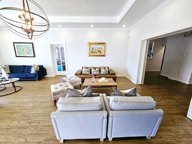 8 Bedroom House For Sale in Selborne
