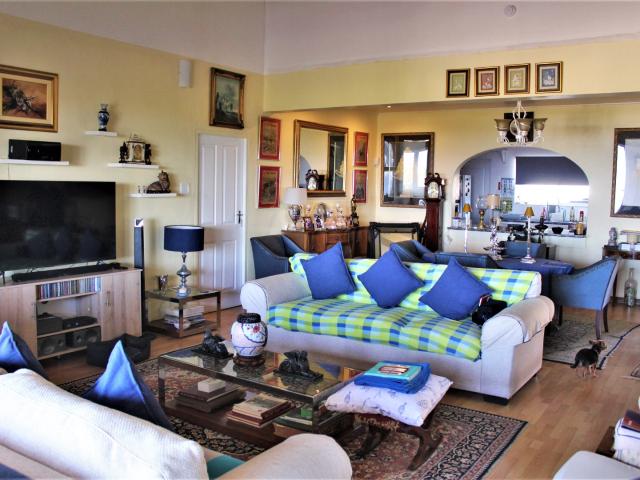 8 Bedroom House For Sale in Palm Beach