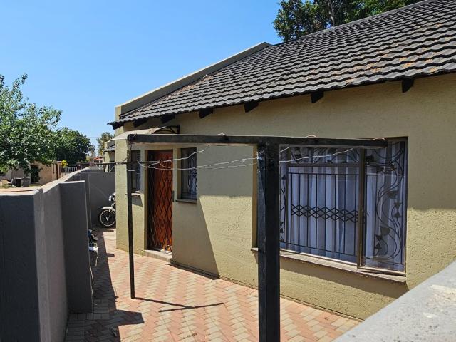 8 Bedroom House For Sale in Wolmer