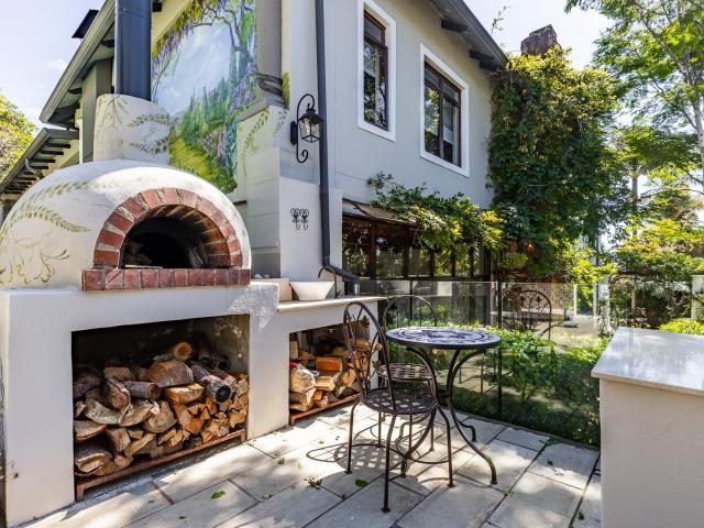 8 Bedroom House For Sale in Waterkloof