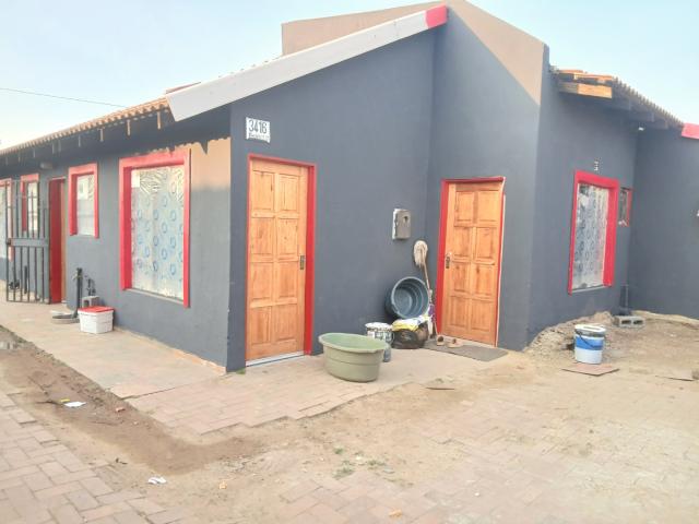 8 Bedroom House For Sale in Wattville