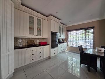 8 Bedroom House For Sale in Three Rivers