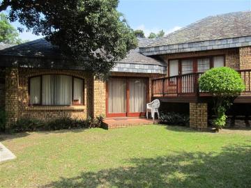 8 Bedroom House For Sale in Umtentweni