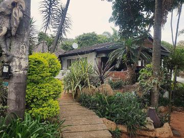8 Bedroom House For Sale in Umkomaas