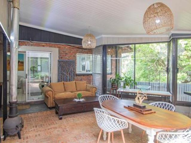 8 Bedroom House in Colts Hill