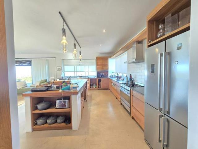 4 Bedroom House in Cape St Francis
