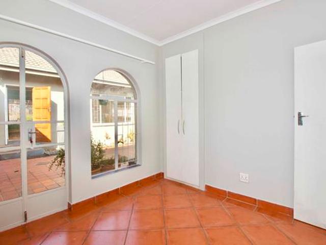 8 Bedroom House in Eldoraigne