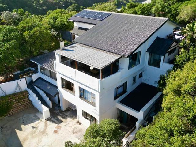 8 Bedroom House in Hoekwil