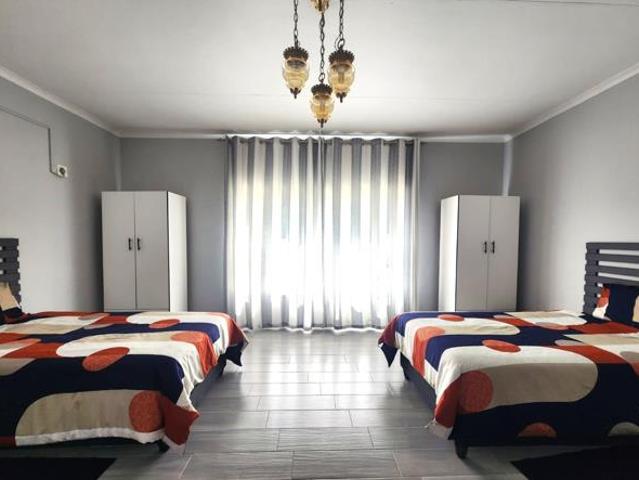 8 Bedroom House in Onverwacht