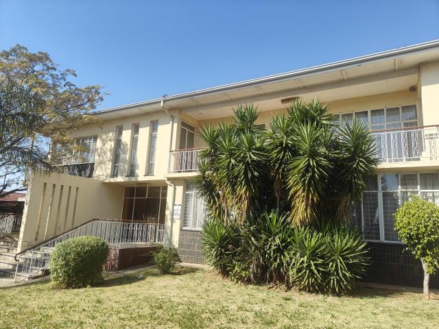 8 Bedroom House in Laudium
