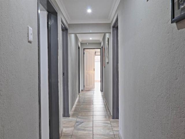 8 Bedroom House in Marloth Park