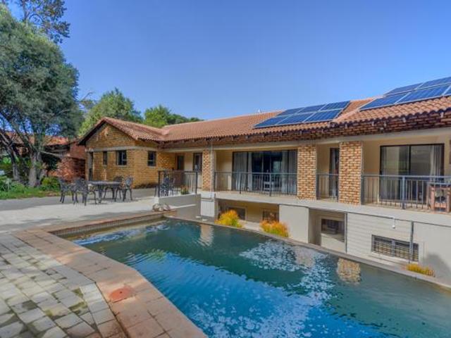 8 Bedroom House in Melodie