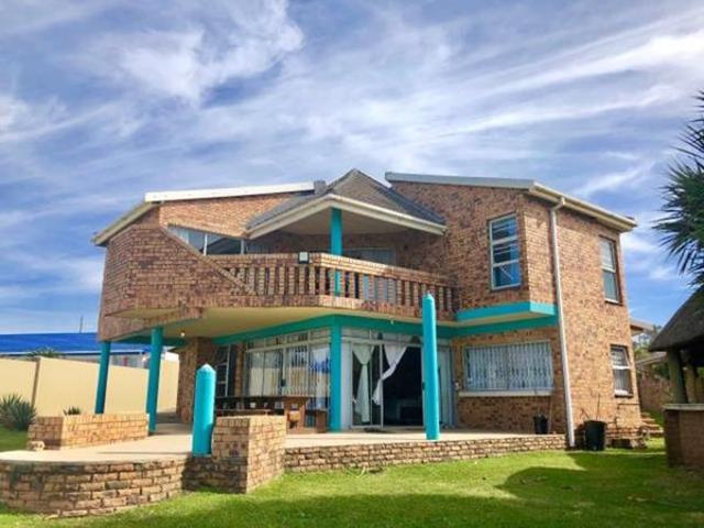 8 Bedroom House in Port Edward