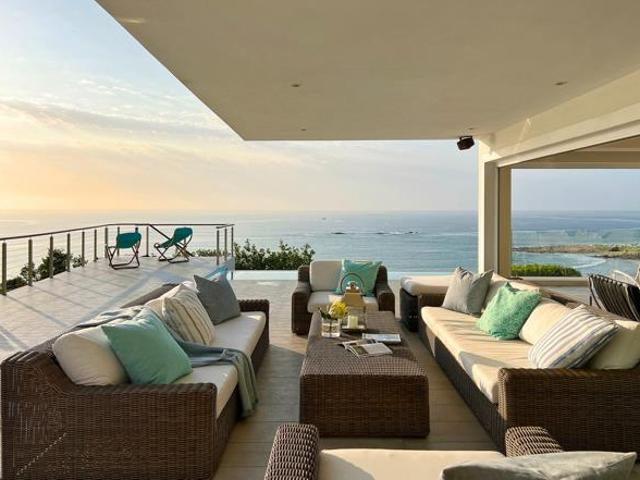 8 Bedroom House in Plettenberg Bay Central