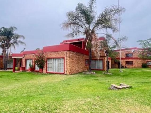 8 Bedroom House in Randjesfontein AH