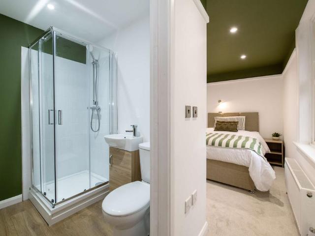 8 bedroom house of multiple occupation to rent