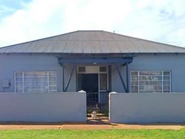 8 bedroom house with 3 flatlets