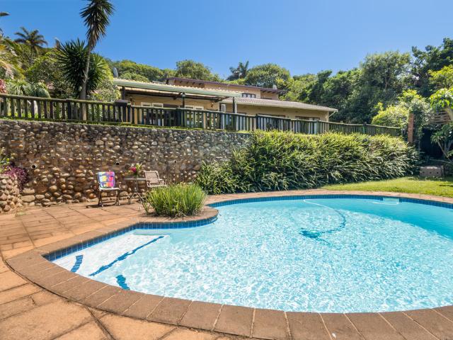 8 Bedroom House To Let in La Lucia
