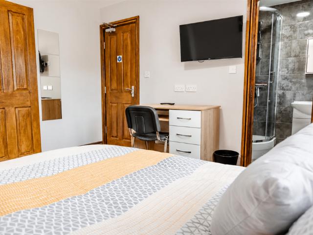 8 bedroom house to rent