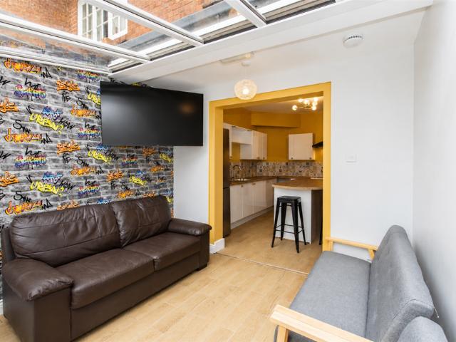 8 bedroom house to rent