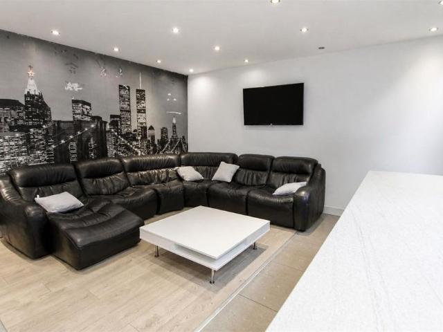 8 bedroom house to rent