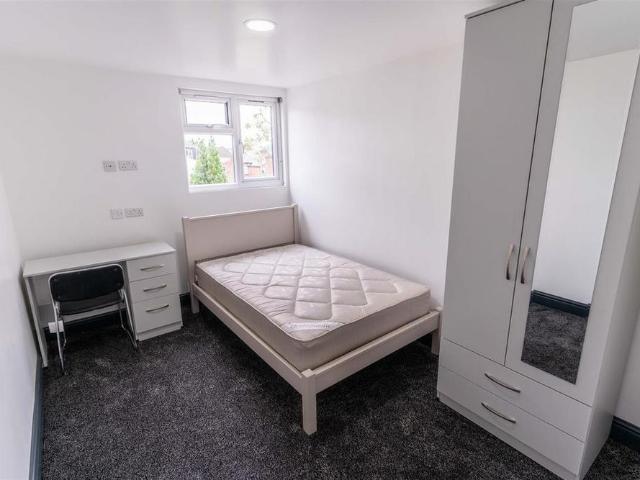 8 bedroom house to rent