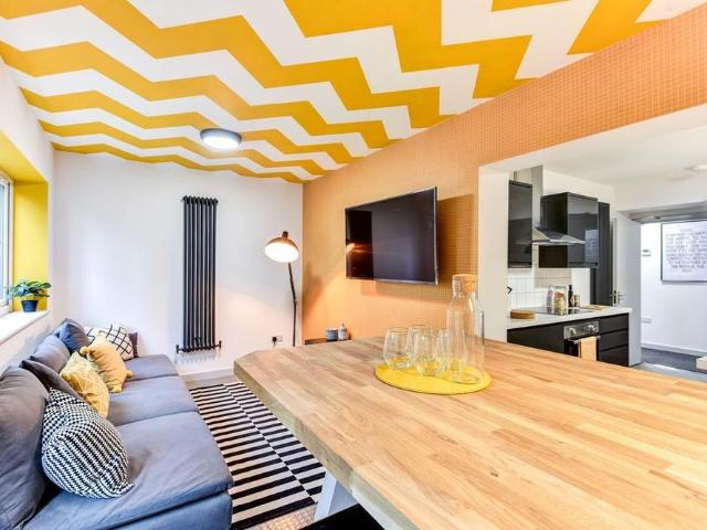 8 bedroom house to rent