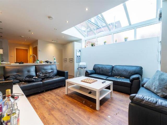 8 bedroom house to rent