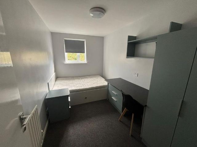 8 bedroom house to rent