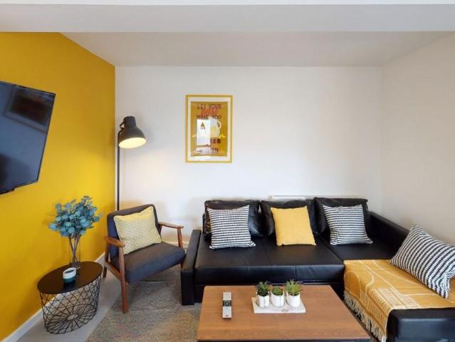 8 bedroom house to rent